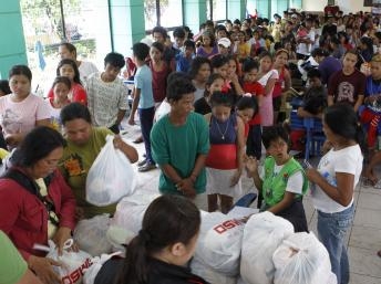 Hai triệu dân Philippines chờ được cứu trợ lũ lụt