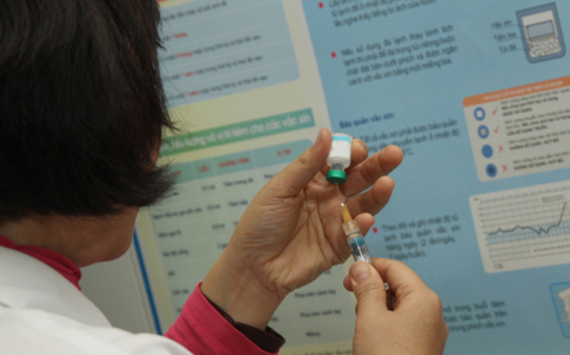 TPHCM: "Ém" văcxin miễn phí... "trục lợi" tiêm văcxin dịch vụ?