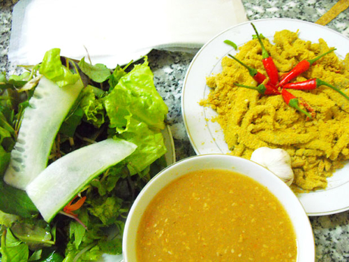 Về Đà Nẵng ăn gỏi cá Nam Ô