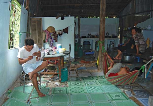 Trở lại “điệp khúc tạm cư”
