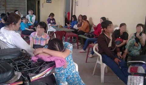 Chực chờ coi bói, nở rộ khấn thuê