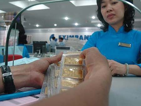 Ngân hàng “chê” vàng