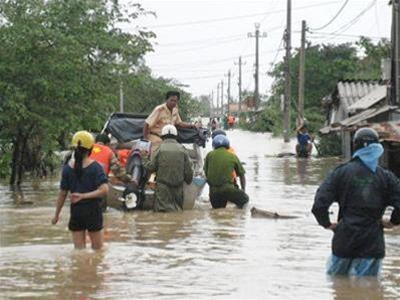 Bão lũ đi qua, hoang tàn để lại...