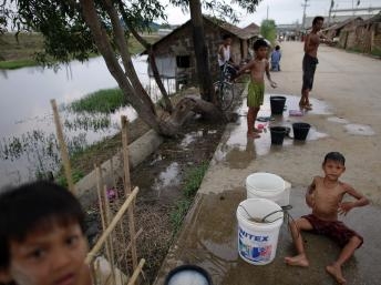 Hàng ngàn dân Miến Điện biểu tình chống Trung Quốc khai thác mỏ