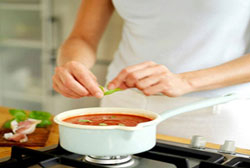 Cách giảm mặn cho thực đơn của người cao huyết áp