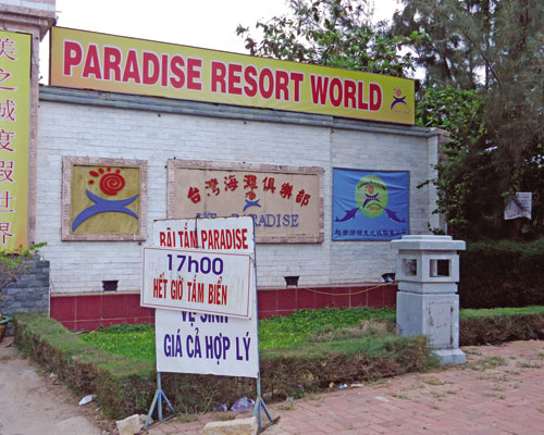 Cấm tắm biển ngoài giờ hành chính!