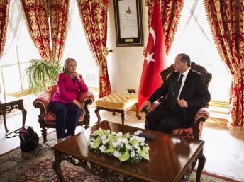 Nhóm « Những người bạn của Syria » tăng cường viện trợ cho đối lập