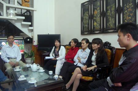 Hiệu trưởng chuyển giảng viên đi... quét rác