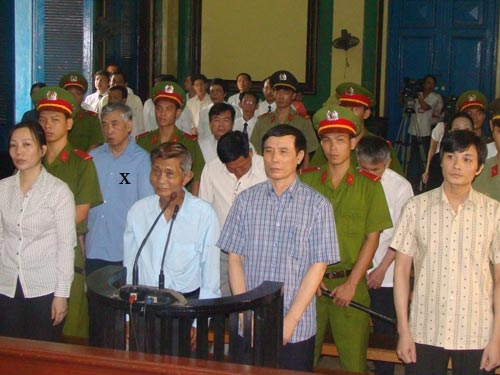 Vô tư cho vay bạc tỉ