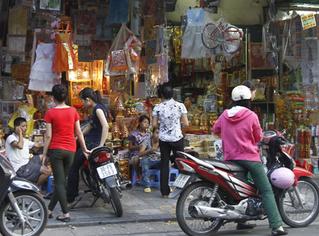 Đại gia biếu cụ cả 'siêu xe', 'ô sin' dịp rằm tháng 7