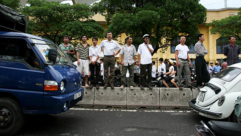 Đối thoại giáo dục: 'Bộ Giáo dục cần mạnh tay vạch khuyết điểm của mình'