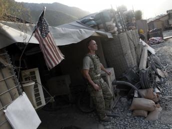 Tại Afghanistan, một cố vấn của Tổng thống Karzai bị Taliban ám sát