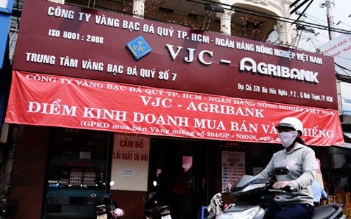Bốn nguyên nhân bớt vênh giá vàng