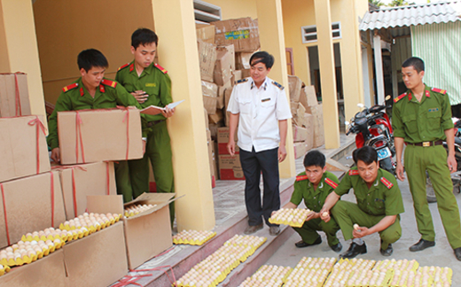 Trứng gà Trung Quốc siêu rẻ: Mối nguy lớn!