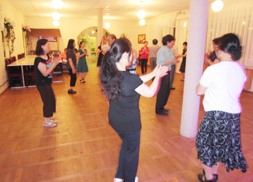 Khai mạc lớp khiêu vũ "Nhảy đôi" tại RASZYN