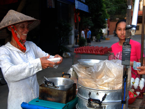 Xe hàng rong nặng ước mơ đại học