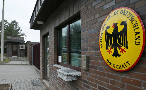 Nga trục xuất nhân viên ngoại giao để trả đũa Đức và Ba Lan