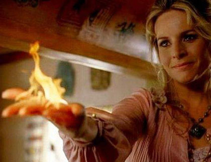 Cô bé phát cháy thích thể hiện mình?