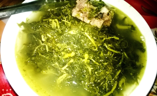 Nhớ bát canh rau sắn nơi quê nhà