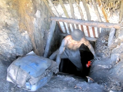 Núp bóng tận thu, khai thác than trái phép