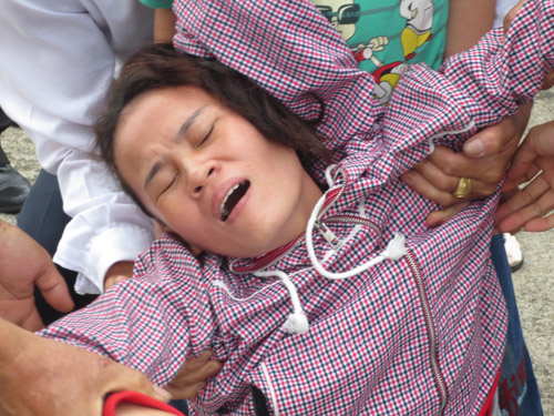 Chùm ảnh: Đưa thi thể thượng úy hy sinh tại nhà giàn DK1 vào đất liền