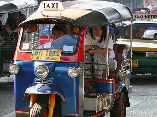Nhập xe tuk tuk “chống” xe máy