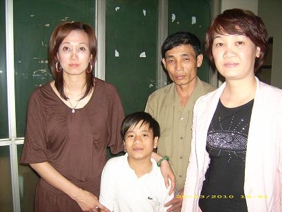 Cậu bé sờ đến đâu bệnh hết đến đấy?