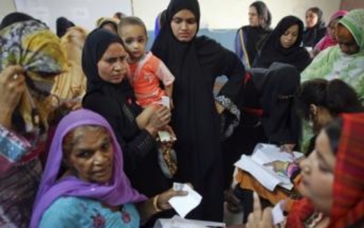Cuộc bầu cử Quốc hội Pakistan mở màn bằng hai vụ khủng bố