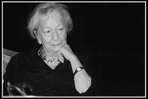 Bà Wisława Szymborska - nhà thơ vĩ đại Ba Lan – người được trao giải thưởng Nobel văn học đã về cõi vĩnh hằng