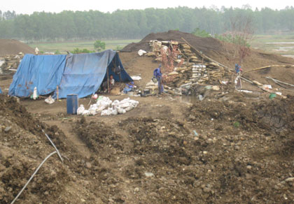 Thân quen, chi tiền là được quyền khai thác khoáng sản?