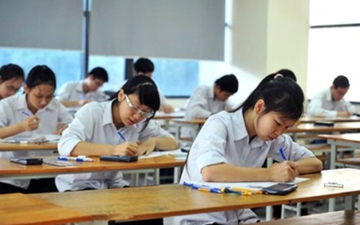 Áp lực học phí mới đè nặng lên vai người dân TPHCM