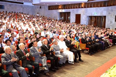 Xây chế độ chính trị đồng nghĩa với Tổ quốc