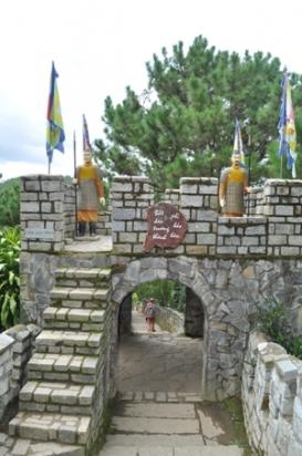 Đà Lạt: Xây "Vạn Lý Trường Thành" trong khu du lịch?