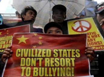 Ngoại trưởng Philippines thăm Trung Quốc vào lúc quan hệ căng thẳng vì Biển Đông