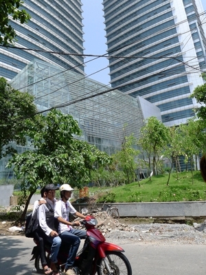 Lại lình xình tháp đôi điện lực