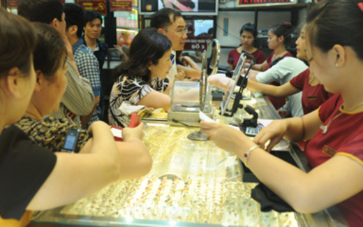 Tơi tả túi tiền vì đua sóng vàng, chứng khoán