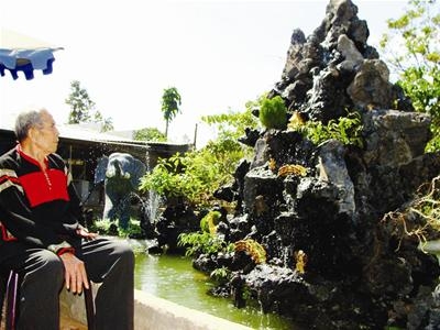 Vua Voi trăm tuổi: Yêu, ai chả thích!