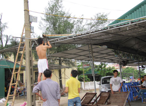 Miền Trung cấp tập chống bão