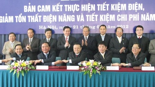 Cam kết đừng để treo tường cho oai