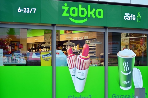 Từ nay bạn có thể rút tiền mặt ở cửa hàng Żabka thay vì ra máy ATM
