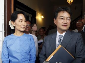 Phó trợ lý Ngoại trưởng Mỹ gặp bà Aung San Suu Kyi