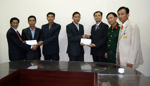 CỘNG ĐỒNG VIỆT NAM TẠI BA LAN VỀ VỚI MIỀN TRUNG (1)