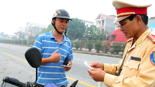 Xử phạt giao thông theo nghị định 71: Cảnh sát cũng kêu khó