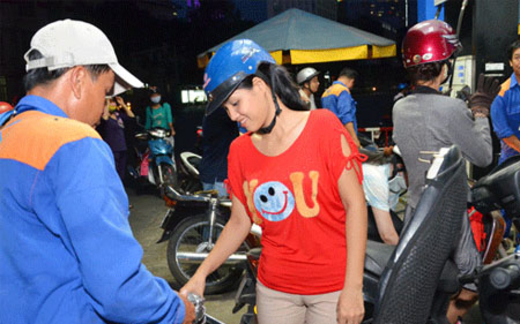 Khẩn thiết xin đừng giảm giá xăng nữa