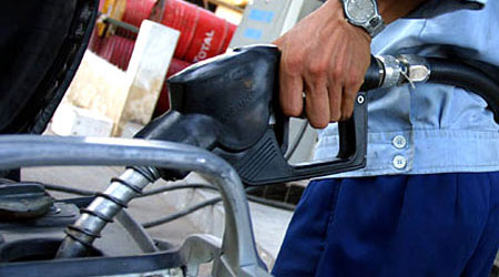 Xăng tăng tới 3.000 đồng/lít mới hết lỗ?