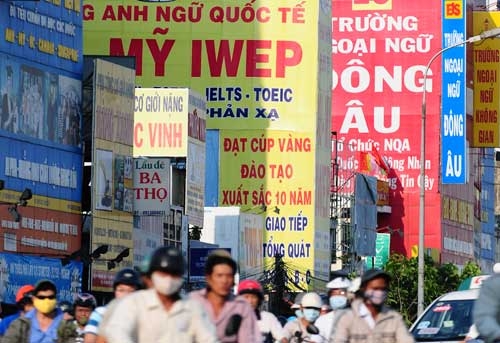 Trung tâm ngoại ngữ “đầu khủng long đuôi thằn lằn”