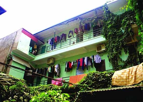 Chung cư tư nhân: Lửng lơ giữa “chợ”