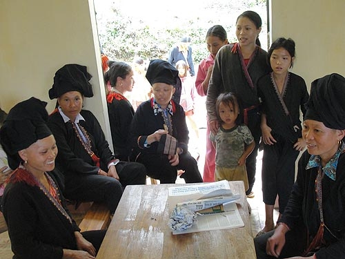 “Họp chợ” mua con