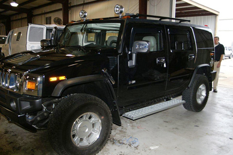 Hummer bọc thép bị nghi biến thành xe tăng để tránh thuế
