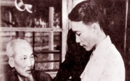 Tại sao Bác Hồ không khen thơ Tố Hữu